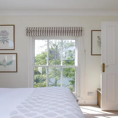 Notting Hill Light & Airy Apartment London