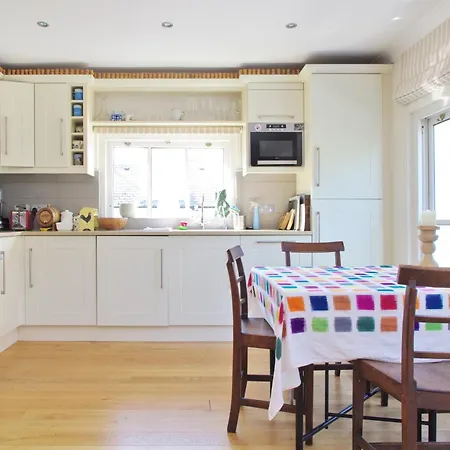 Notting Hill Light & Airy Apartment