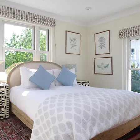 Notting Hill Light & Airy