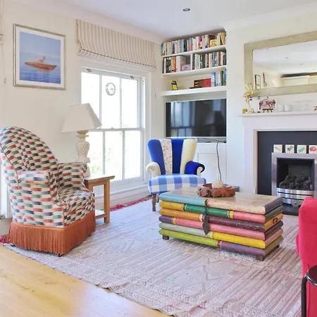 Notting Hill Light & Airy Apartment London