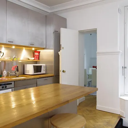 Apartment Spacious Soho On Quaint Cobbled Street London