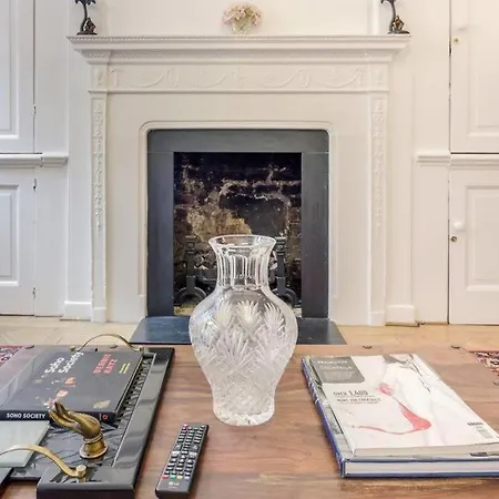 Apartment Spacious Soho On Quaint Cobbled Street