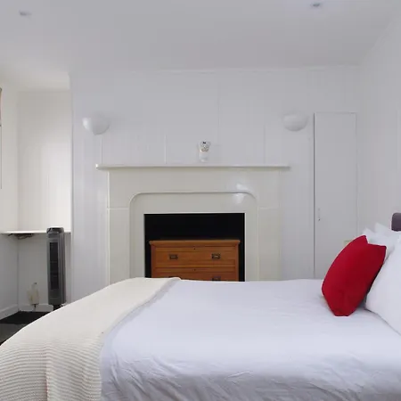 Apartment Spacious Soho On Quaint Cobbled Street *