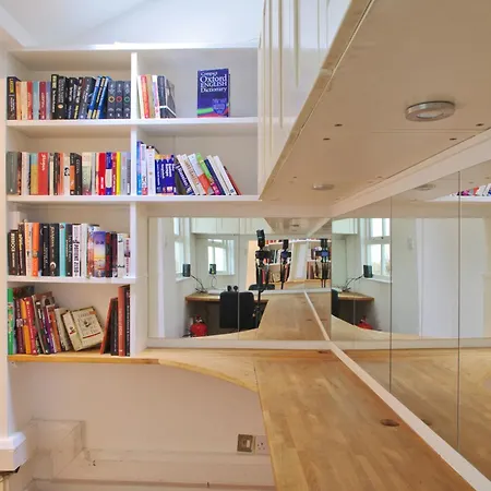Spacious Soho On Quaint Cobbled Street Apartment London