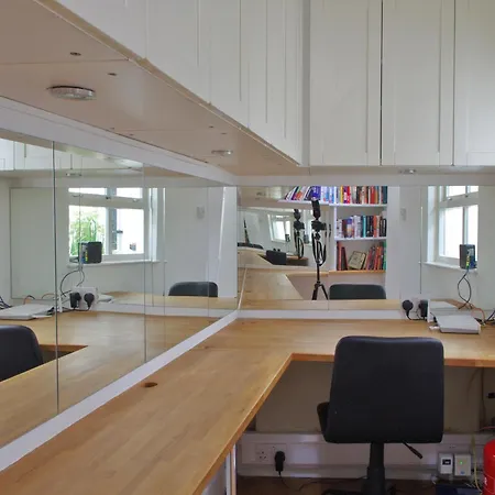 Spacious Soho On Quaint Cobbled Street *