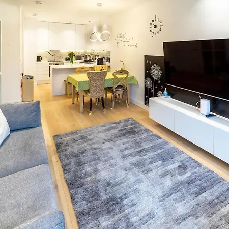 Modern Ealing Common Duplex Apartment London