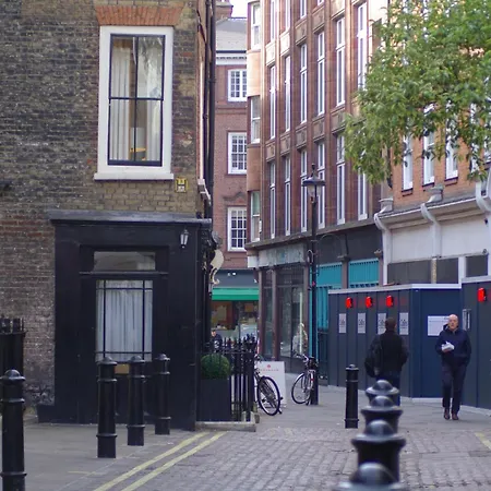 Spacious Soho On Quaint Cobbled Street Apartment London