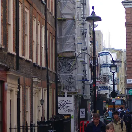 Spacious Soho On Quaint Cobbled Street Apartment London