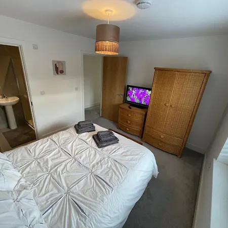 2 Bed 2 Bathroom Gated 1 Inc Free Parking Bromley