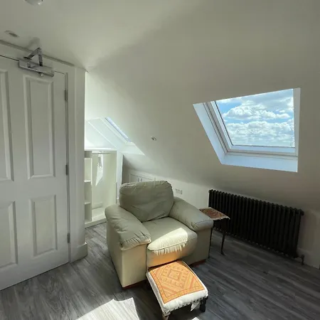 Luxury With En-suite Bathrooms - West London Homestay Harrow on the Hill