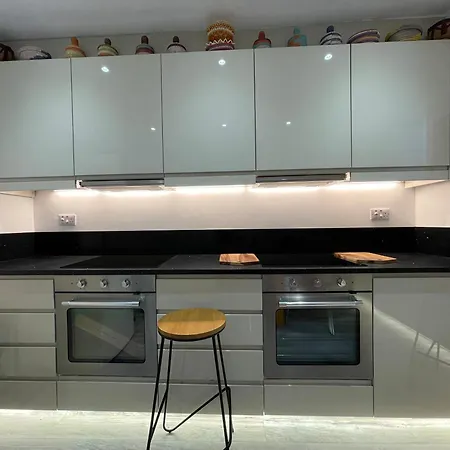 Luxury With En-suite Bathrooms - West London Homestay