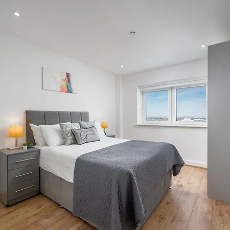 Skyvillion: Riverside With Views Apartment *