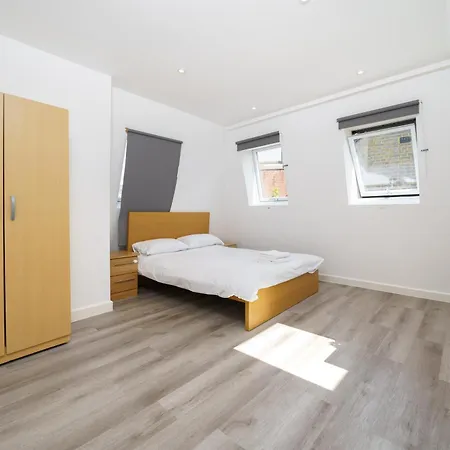 Modern In South West * London