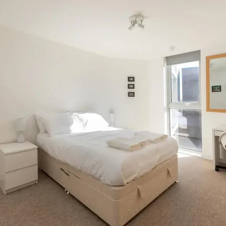Bright & Airy 1 Bedroom In Trendy Peckham *