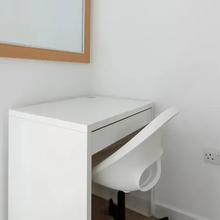 Bright & Airy 1 Bedroom In Trendy Peckham Apartment