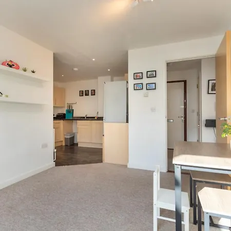 Bright & Airy 1 Bedroom In Trendy Peckham London
