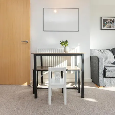 Bright & Airy 1 Bedroom In Trendy Peckham Apartment