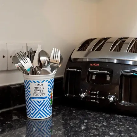 Bright & Airy 1 Bedroom In Trendy Peckham Apartment London