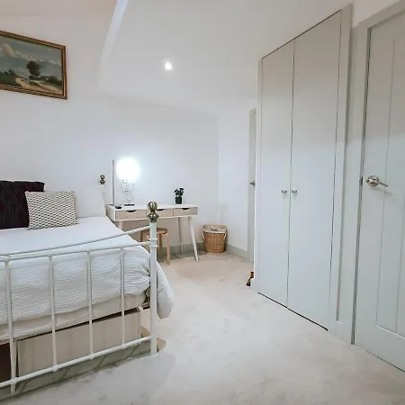 The Pembroke Studio By Richmond Park *