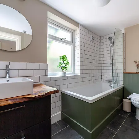 The Finsbury Park Collection * London