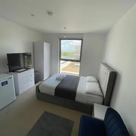 Homestay Riverside And London