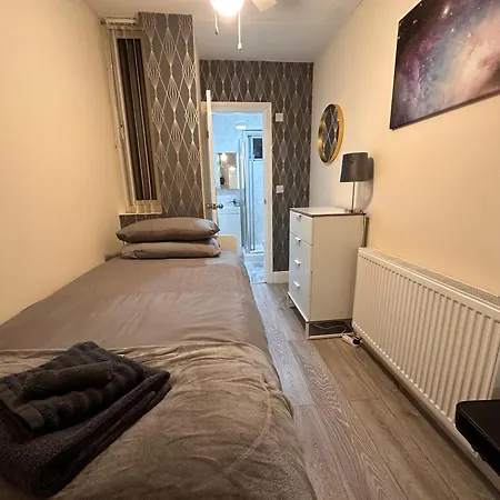 Holiday home 5 Bed 5 Bath / Brick Lane E1 *