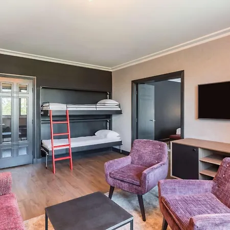 Radisson Red London Heathrow 4*