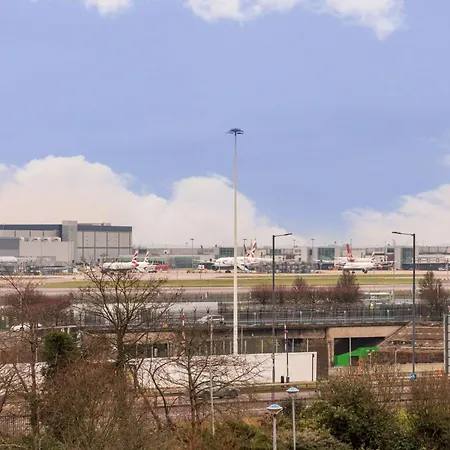 Radisson Red London Heathrow 4*