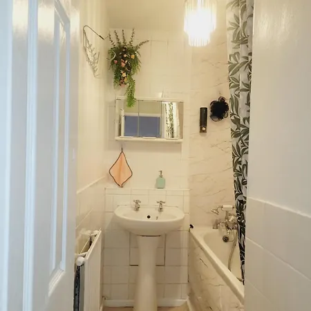 Excellent Double In Cheap Rate Around London