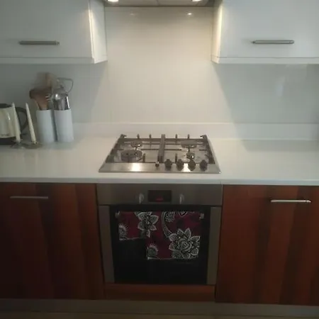 Superior 5* Kensington, Flat + Free Wi-fi
