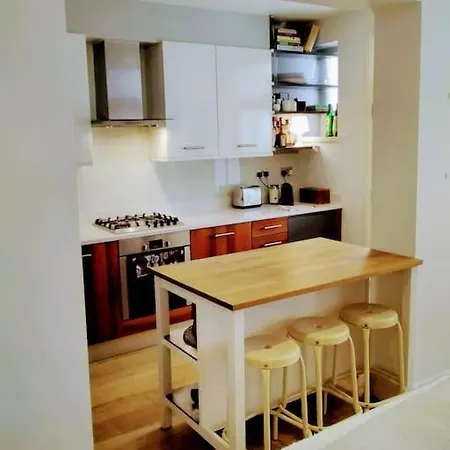Superior 5* Kensington, Flat + Free Wi-fi Apartment *