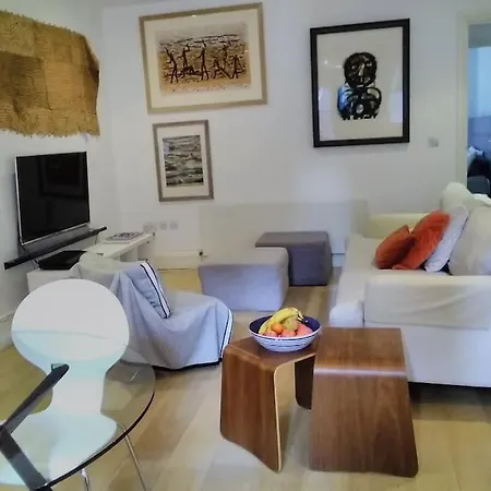 Superior 5* Kensington, Flat + Free Wi-fi *