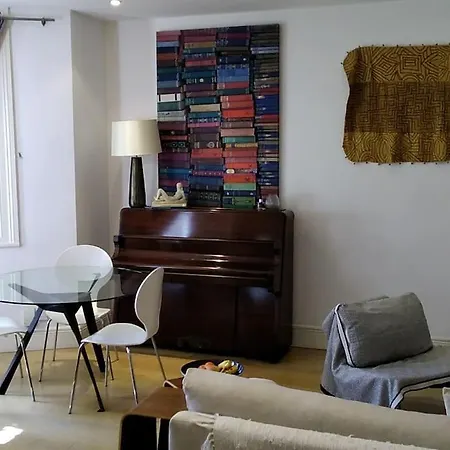 Superior 5* Kensington, Flat + Free Wi-fi * London