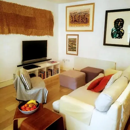 Superior 5* Kensington, Flat + Free Wi-fi London