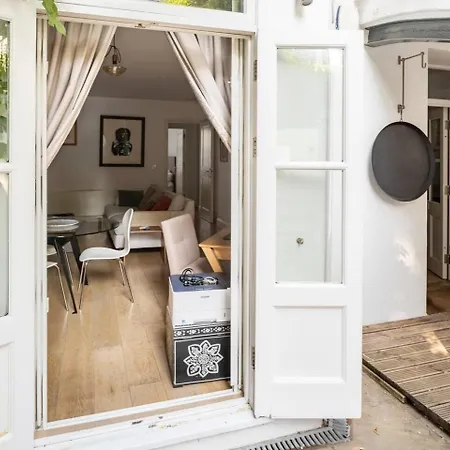 Superior 5* Kensington, Flat + Free Wi-fi *