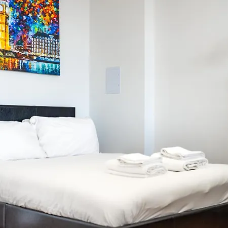 4 West Brand New Loft Apartment London