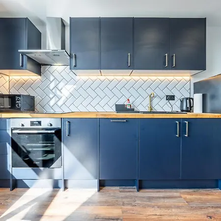 4 West Brand New Loft Apartment