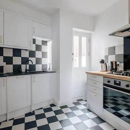 Chic 1 Bed Flat Zone 2 Hampstead Swiss Apartment