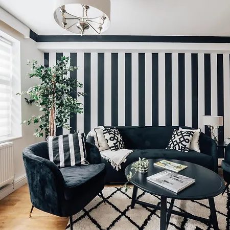 Chic 1 Bed Flat Zone 2 Hampstead Swiss London