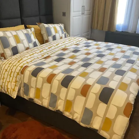 Queens View Apartment