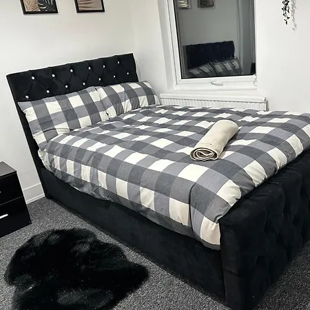 Holiday home 3 Bedroom House With Garden In Tottenham London
