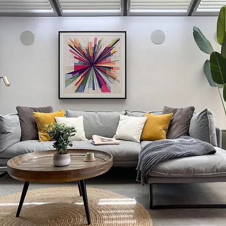 Apartment Luxury Urban Oasis With Garden And Private *