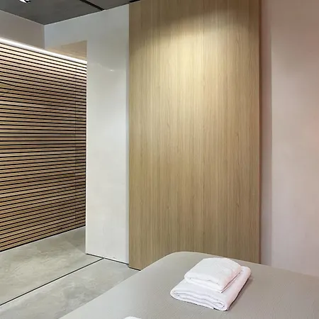Luxury Urban Oasis With Garden And Private Apartment London