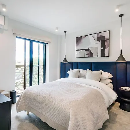 The Modern Glasshouse Apartment