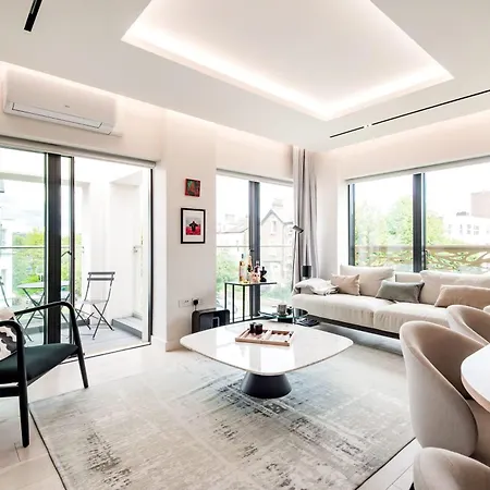 The Modern Glasshouse Apartment