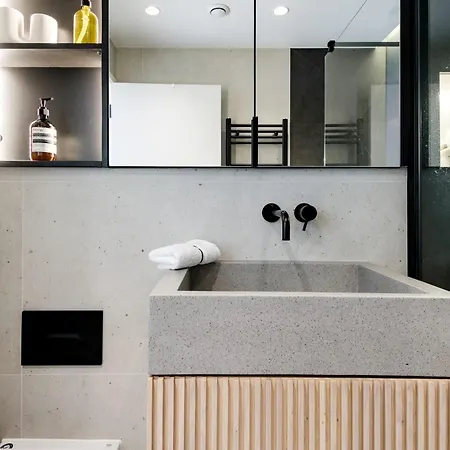 The Modern Glasshouse Apartment *
