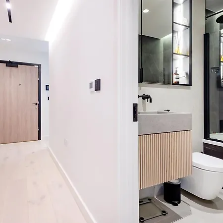 The Modern Glasshouse Apartment *