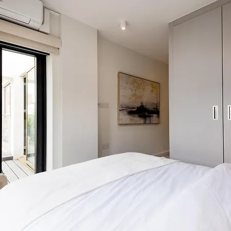 The Modern Glasshouse Apartment