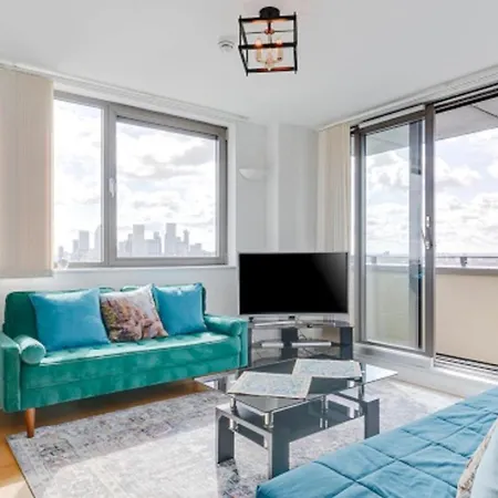 View Short Walk To Tower Bridge, Free Car Parking Londres