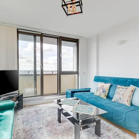 View Short Walk To Tower Bridge, Free Car Parking Apartment *